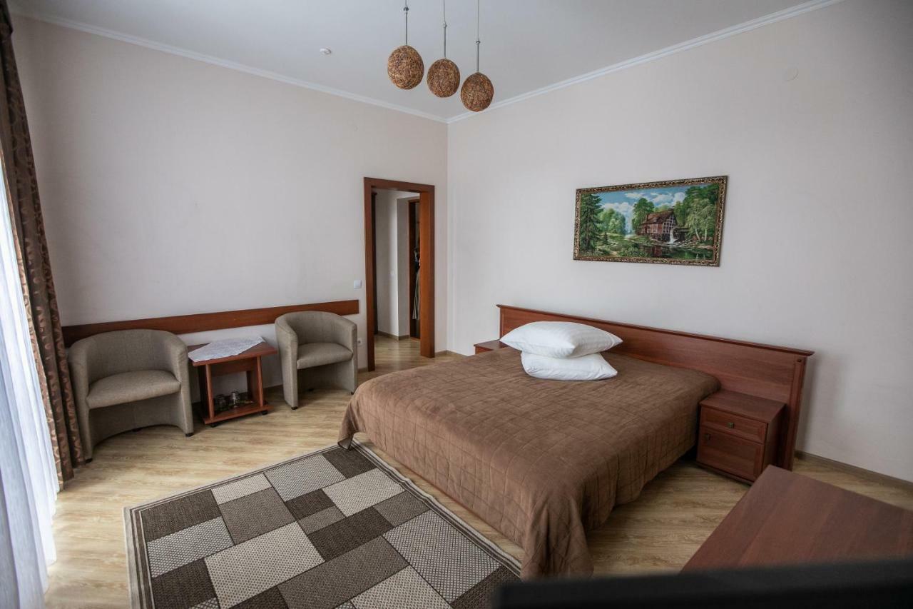Karpaty Hotel Chust Exterior foto